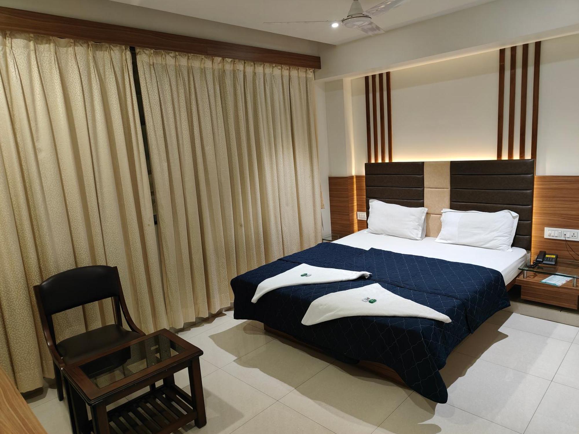 Hotel Sahyog & Rooms Surat Exterior foto